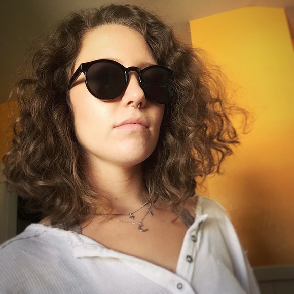 Meet your Posher, Erica - Picture 2 of 3